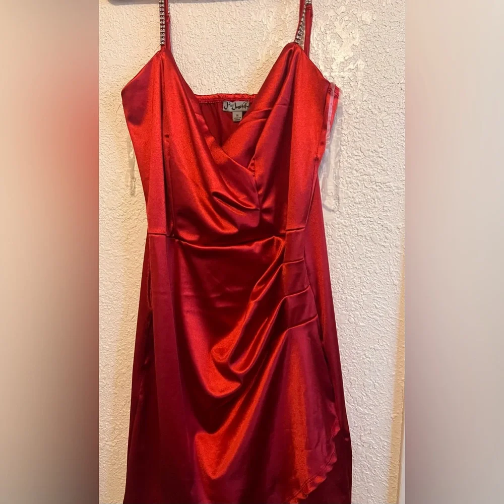 Red Ruched Body-con Dress - Picture 1 of 5